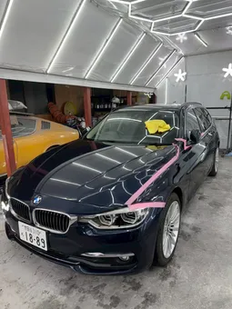 作業スペースに入庫した車両