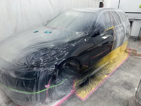 マスキングして塗装した輸入車