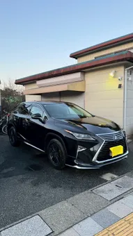 マットブラックに塗り分けたバンのルーフ